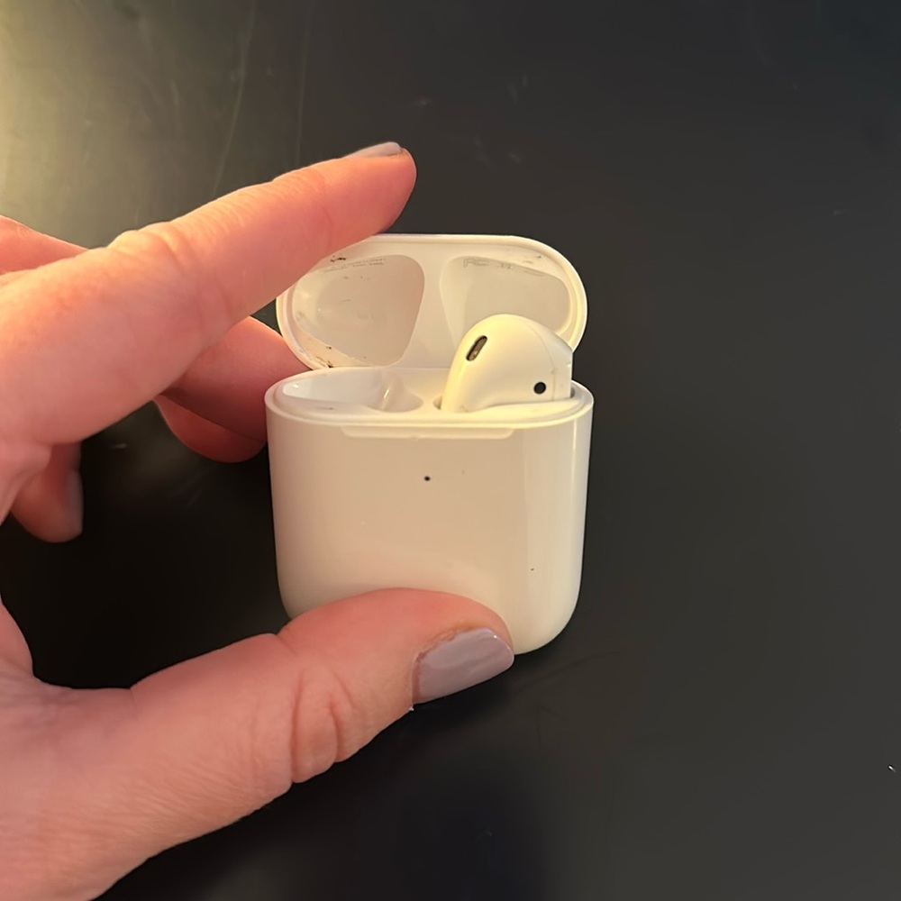 AirPods Gen 2